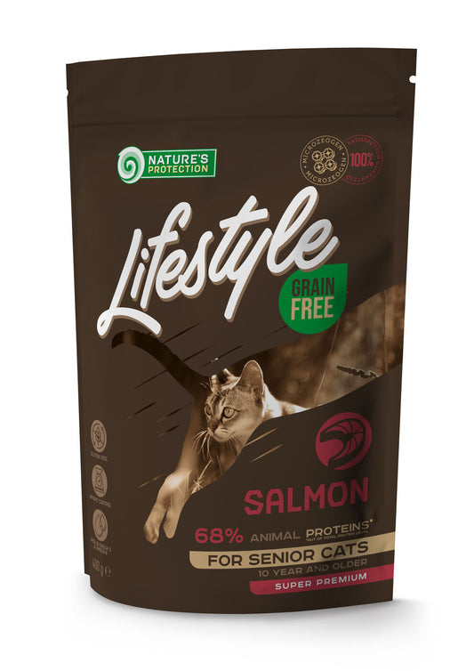 Complete grain-free dry food with salmon for senior cats